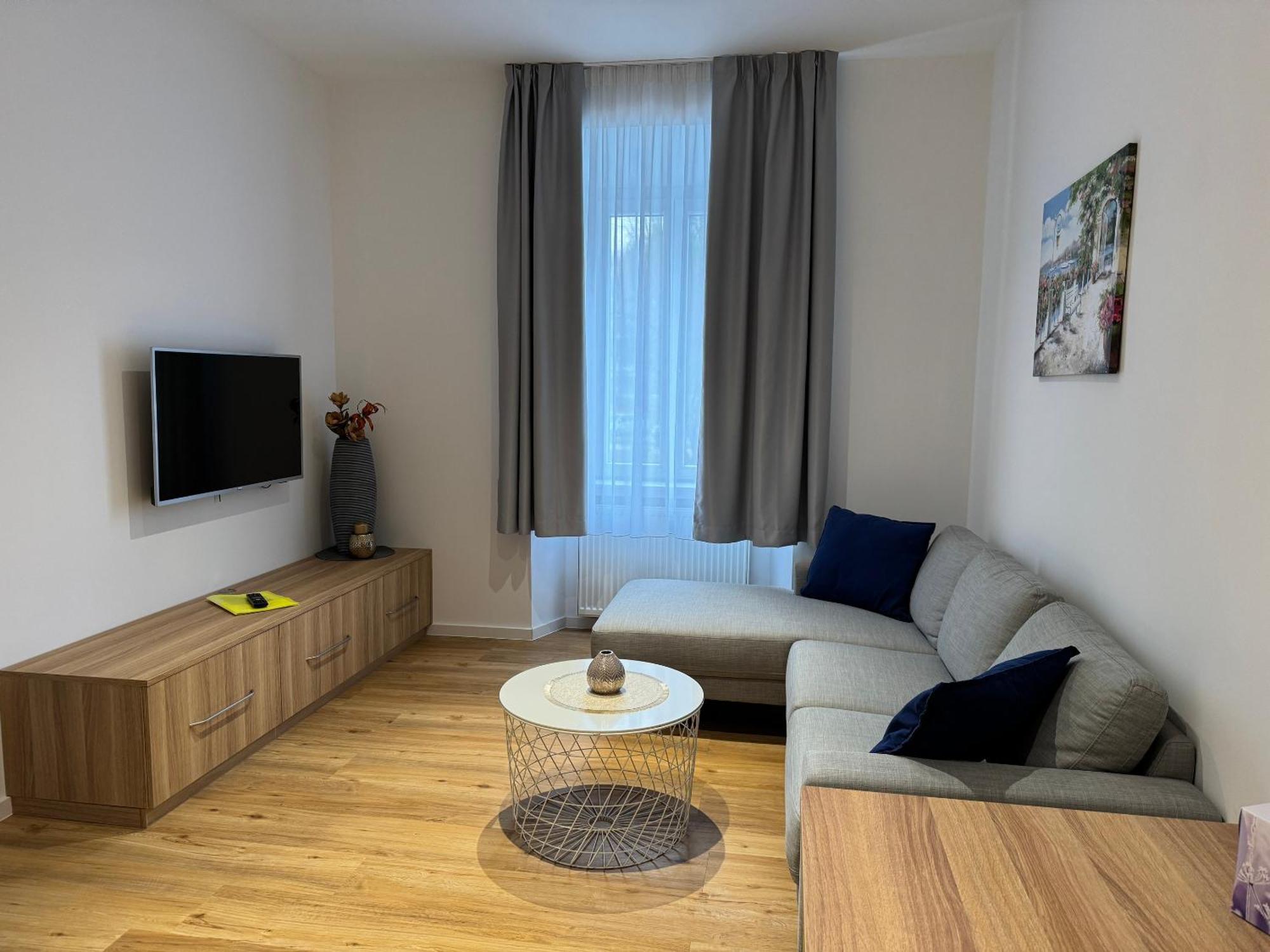 Apartments Tivoli リュブリャナ エクステリア 写真